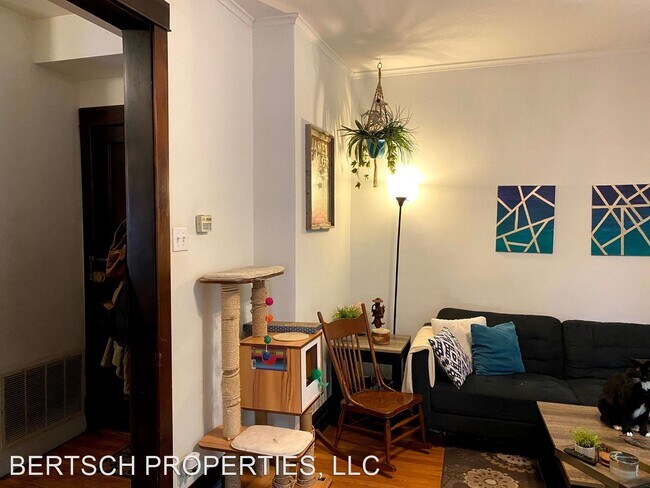 Foto del edificio - 2052 W Montrose Ave