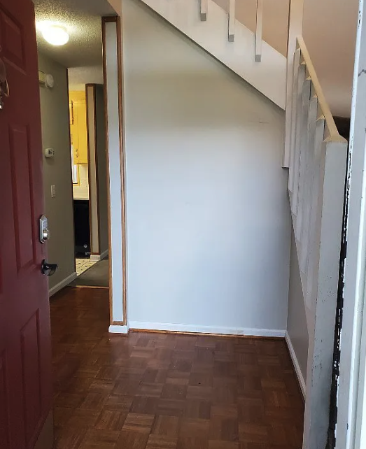 Entryway - 146 Woodfield Pl