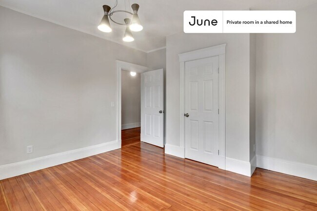 Building Photo - Room in Shared 4 bed/2 bath home