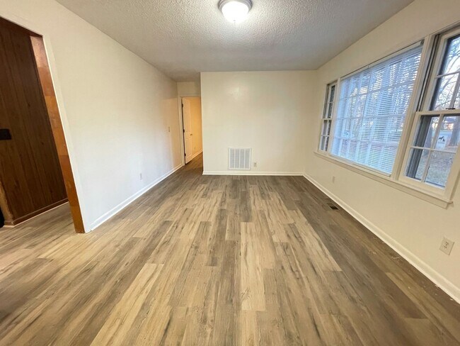 Foto del edificio - Fantastic location near downtown Pittsboro...