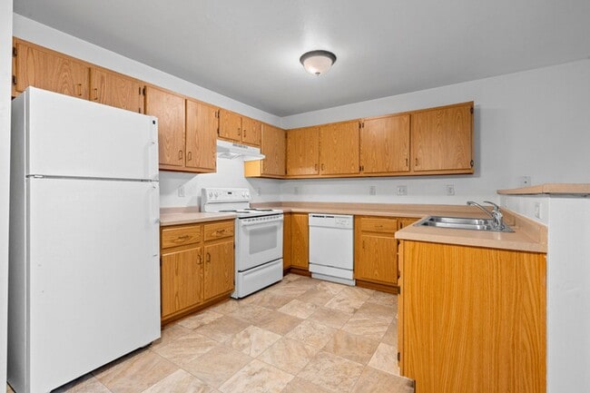 Building Photo - Gateway Estates Apartments