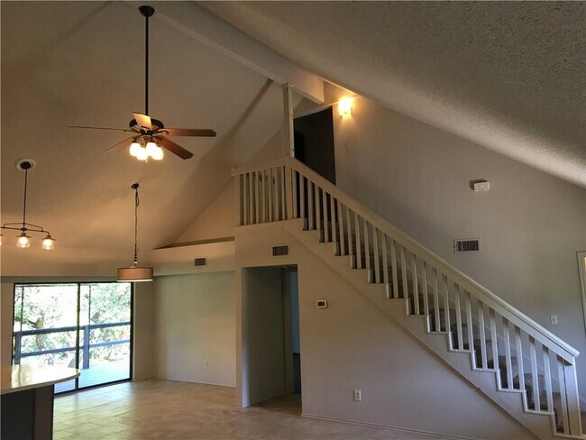 Building Photo - 708 Cowal Dr S