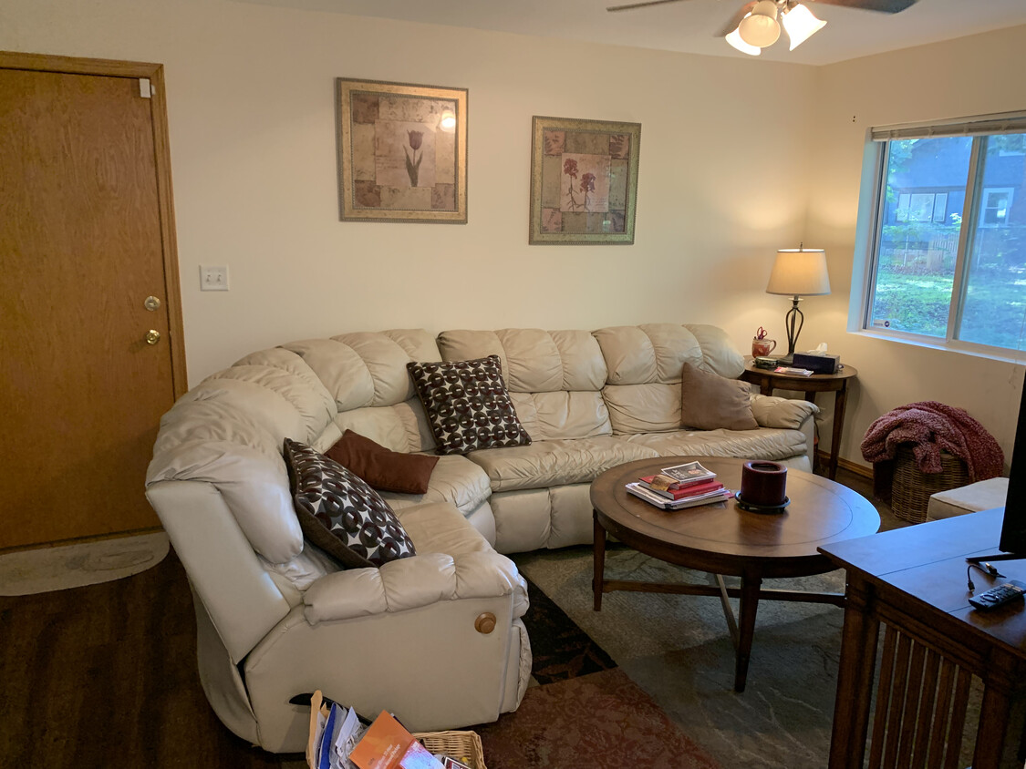 Living Room - 34175 N Hainesville Rd