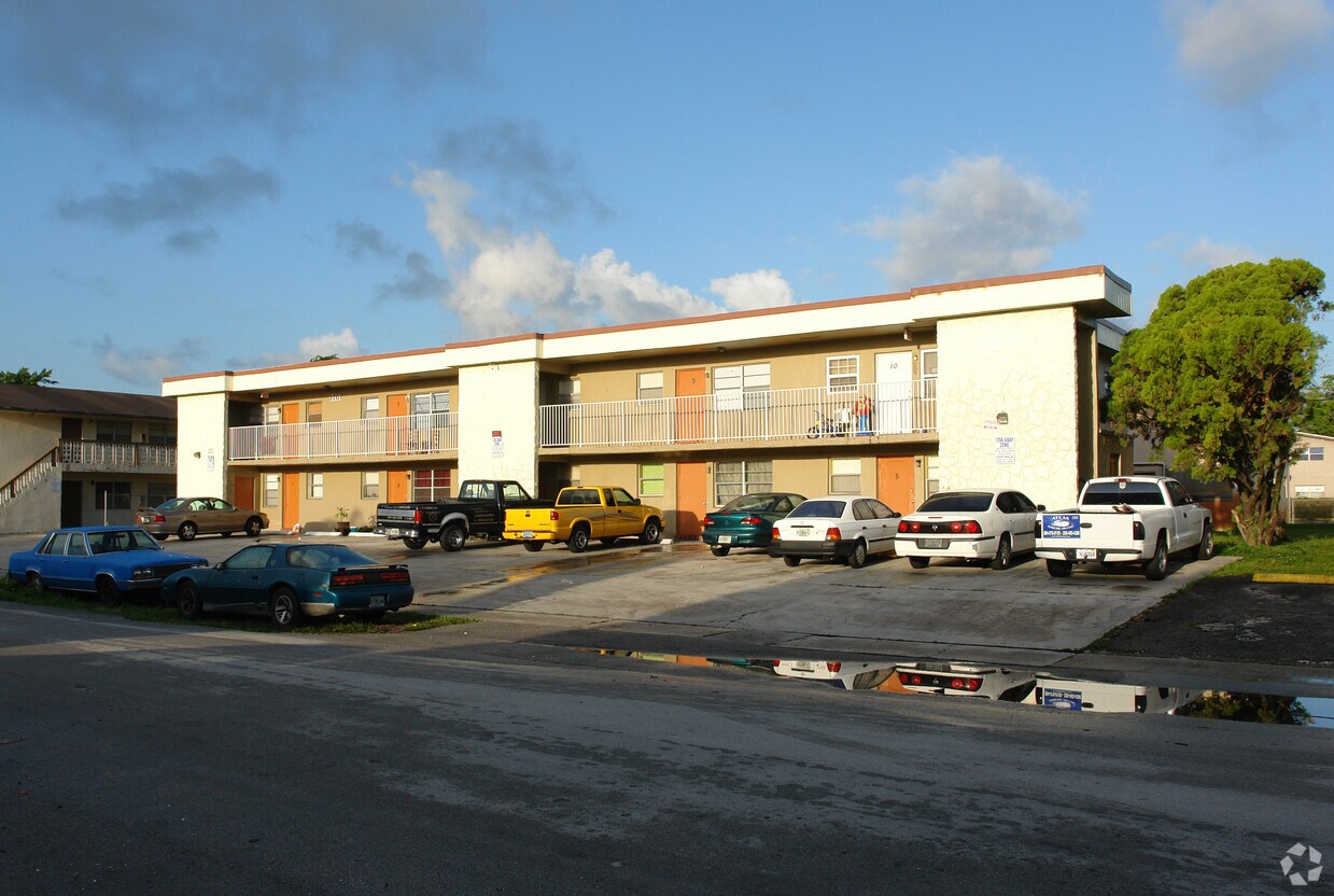 Building Photo - 3701 SW 59th Ter