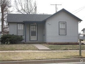Building Photo - 912 N Pleasant St