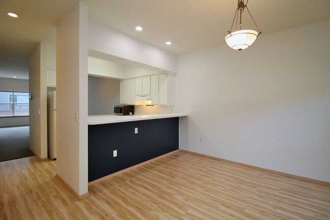 Building Photo - 3413 SW Moss St