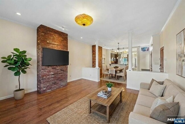 Building Photo - 364 New York Ave