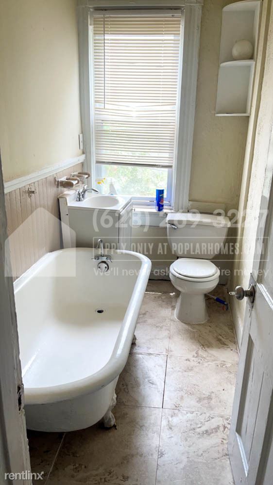 Foto del edificio - 3 br, 1 bath Townhome - 1815 Clifton Ave -
