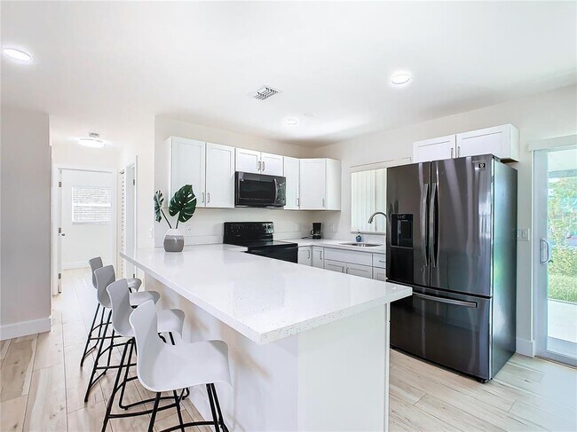 Building Photo - 2550 Cypress Ln
