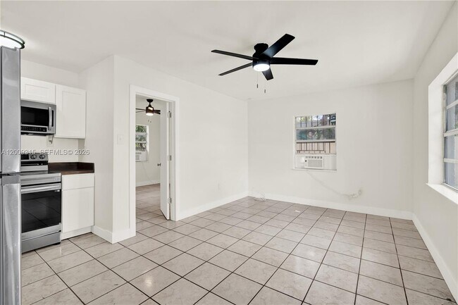 Foto del edificio - 105 NW 7th Ave