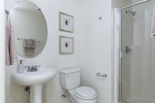 Foto del edificio - Old Town Camarillo 4 Bed 3 Bath