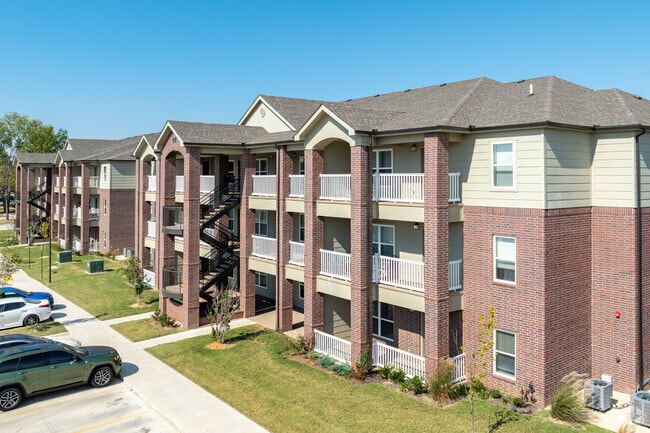 Building Photo - The Greens at Broken Arrow I, II,III, and IV