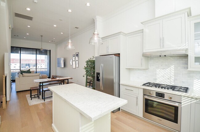 Foto del edificio - 6125 Cottage Grove Lake Dr