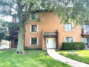 Building Photo - 641 Briar Hill Ln