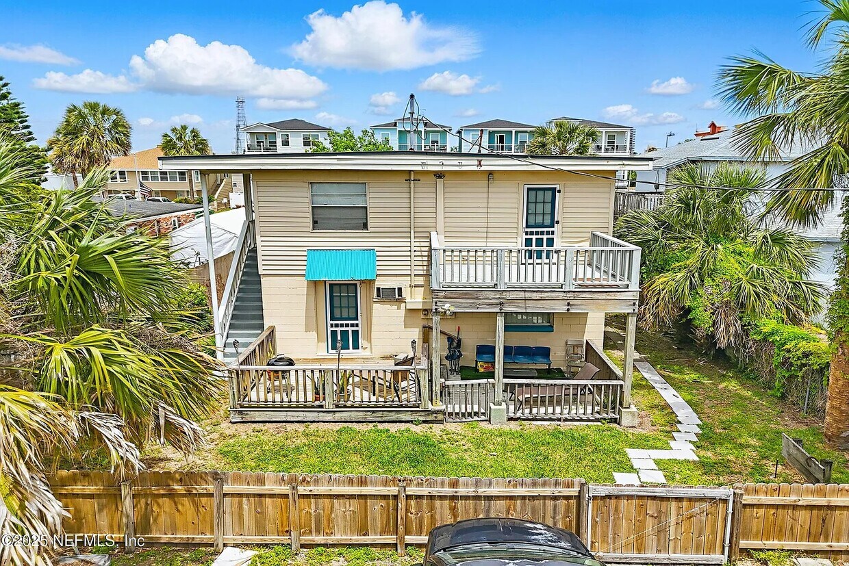 Foto principal - 208 12th Ave N