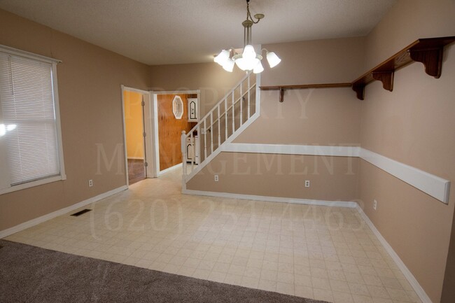 Foto del edificio - 5 Bedroom Home Located in Parsons, KS