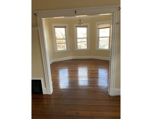 Building Photo - 572 Chestnut St