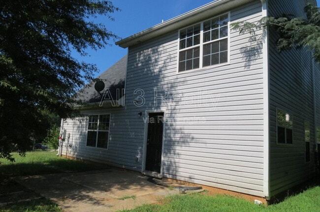 Building Photo - 1532 Locomotive Dr NE