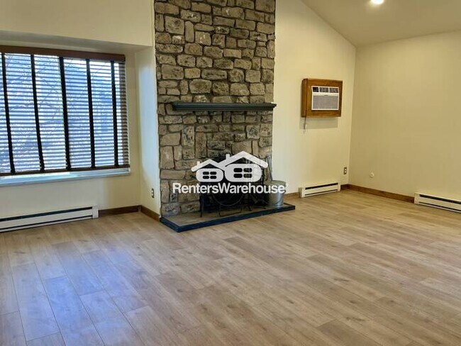 Building Photo - Recently Updated 2 Bedroom 1 bath Condo in Meadow Hills