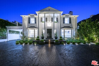Building Photo - 9885 Carmelita Ave