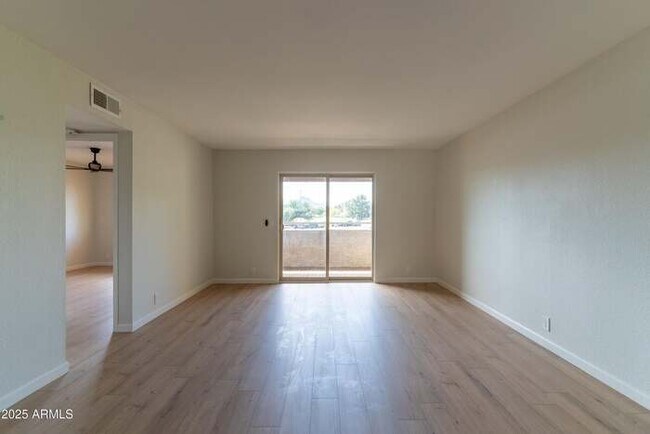 Foto del edificio - 4150 E Cactus Rd