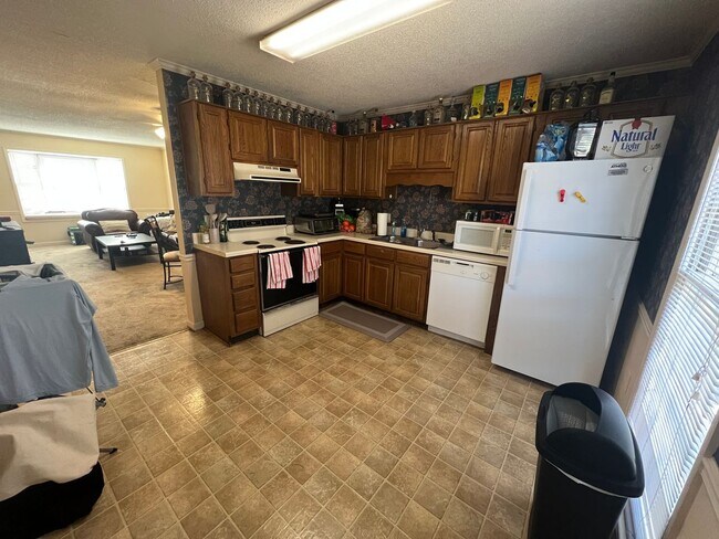 Foto del edificio - 2 Bedroom Apartments/Townhomes in Five Points!