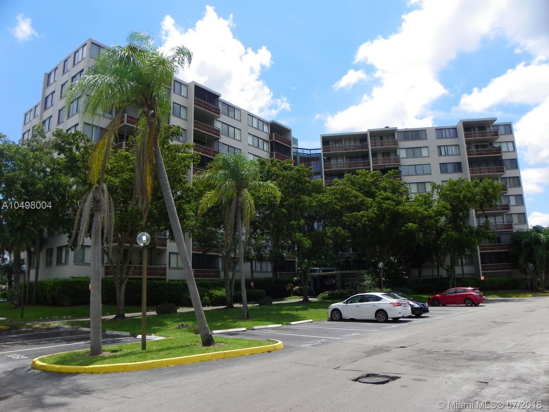 Foto principal - 4222 Inverrary Blvd