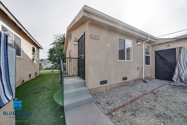 Foto del edificio - 2724-2724 Lanfranco St