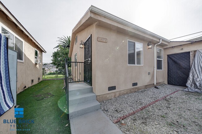 Photo - 2724-2724 Lanfranco St Apartment