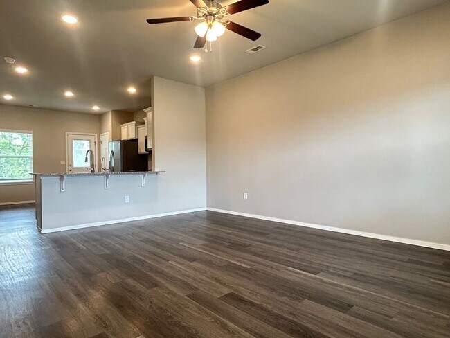 Building Photo - 949 E Sparrow Cir