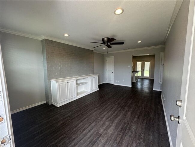 Building Photo - 8320 Cambridge Rd