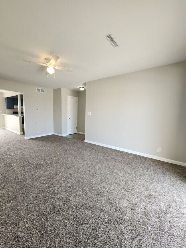 Building Photo - 2 Bedroom Apartment with 2 Balconys