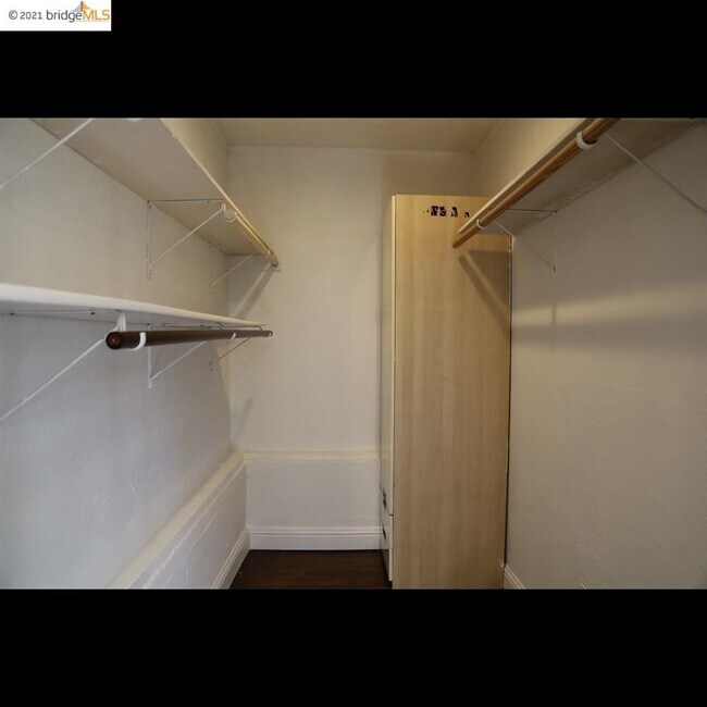 Building Photo - 915 Sutter St