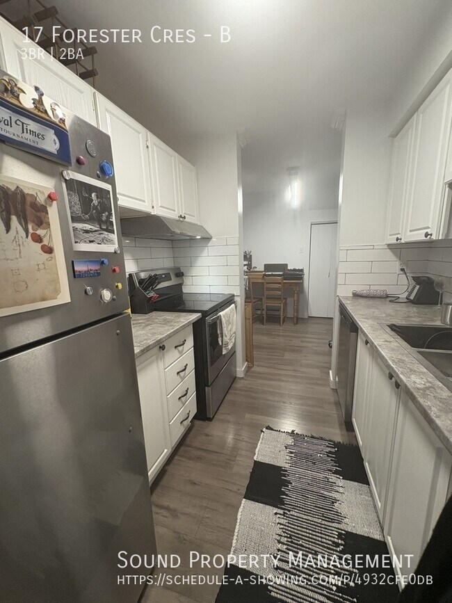 Building Photo - 3 Bedroom Townhouse in Bells Corners
