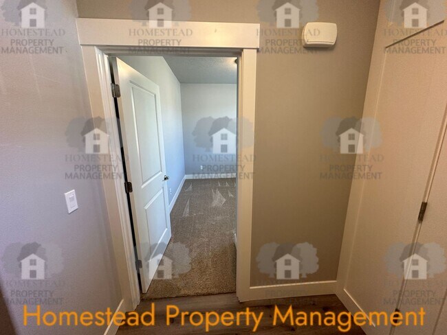 Foto del edificio - Happy Holidays from Homestead! Get 50% off one month of rent!