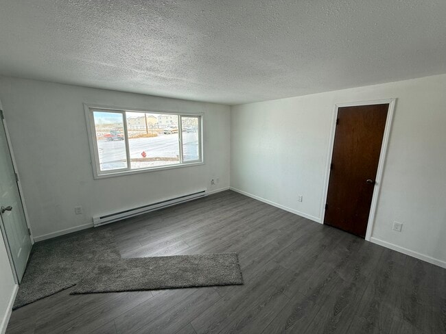 Building Photo - 413 Kings Ct