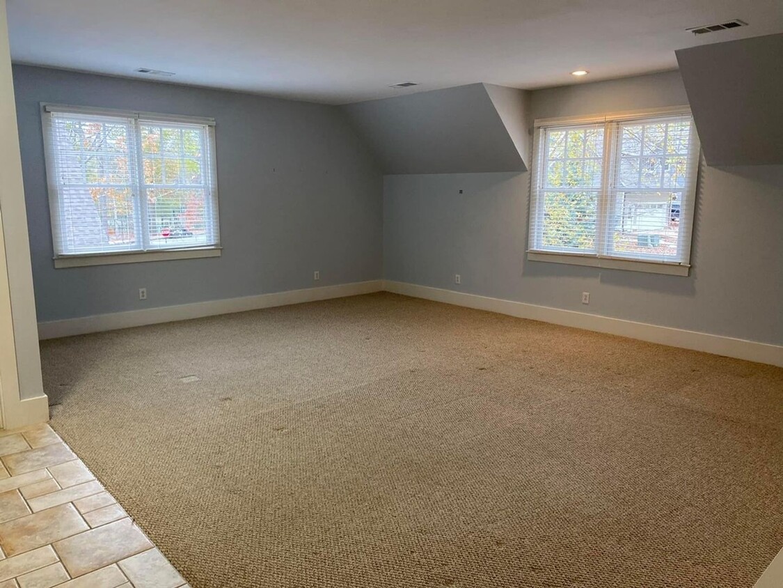 Foto principal - One Bedroom One Bath Carriage House for rent
