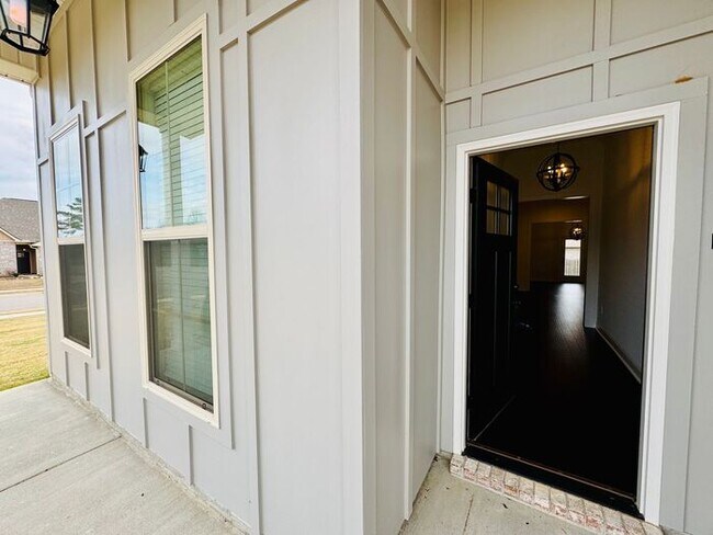 Foto del edificio - FENCED yard-great location at the base of Keel Mountain