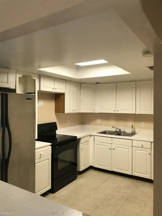 Building Photo - 3067 Saint Paul Dr