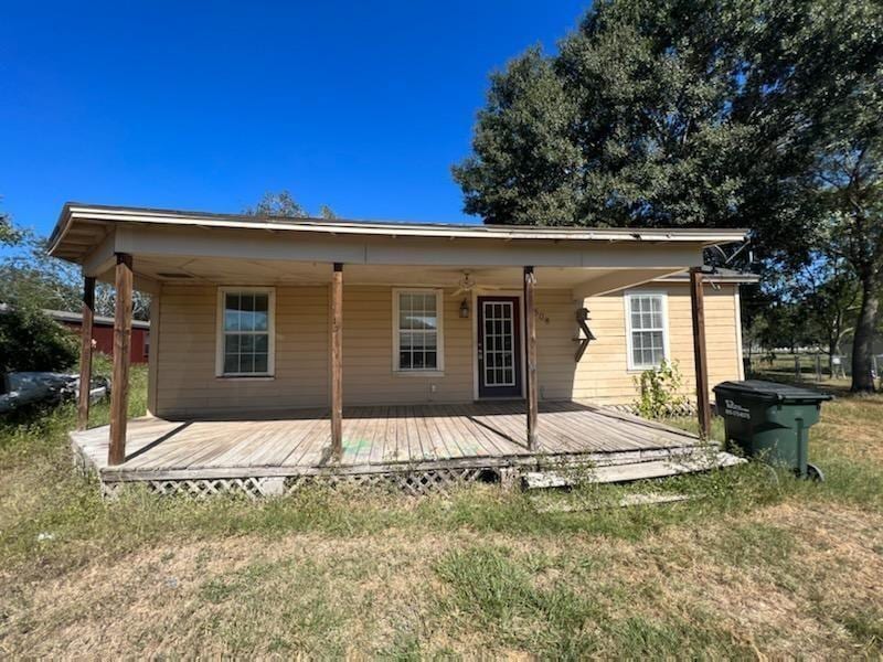 1508 N East St, Edna, TX 77957 House Rental in Edna, TX