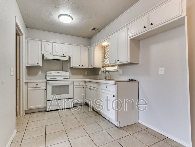 Foto del edificio - 8814 NE 13th St