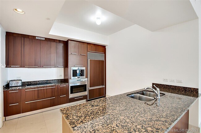 Foto del edificio - 16001 Collins Ave