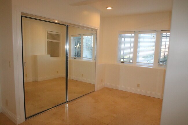 Nice Bedroom closest - 2516 Nason Ave