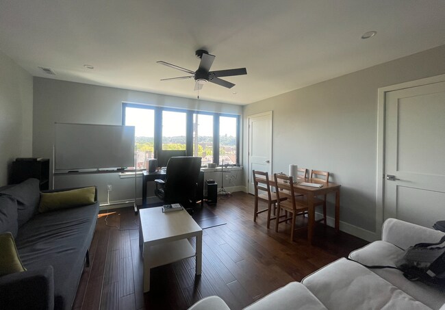 Foto del edificio - 521 W Jefferson St