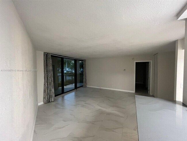 Foto del edificio - 1301 River Reach Dr
