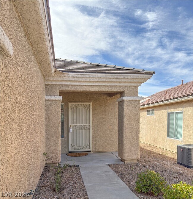 Building Photo - 2823 Sapphire Desert Dr