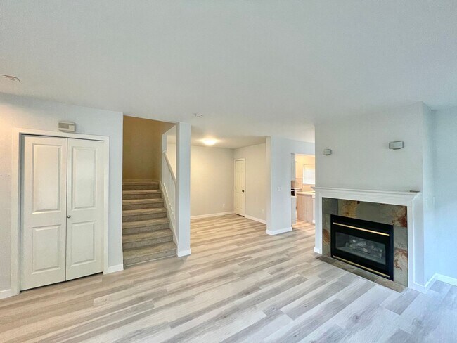 Foto del edificio - Remodeled Townhome in the Heart of Redmond...