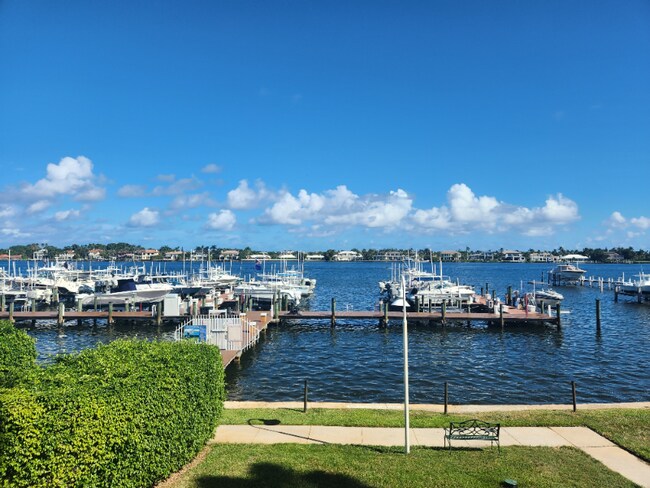 Building Photo - 167 Yacht Club Way