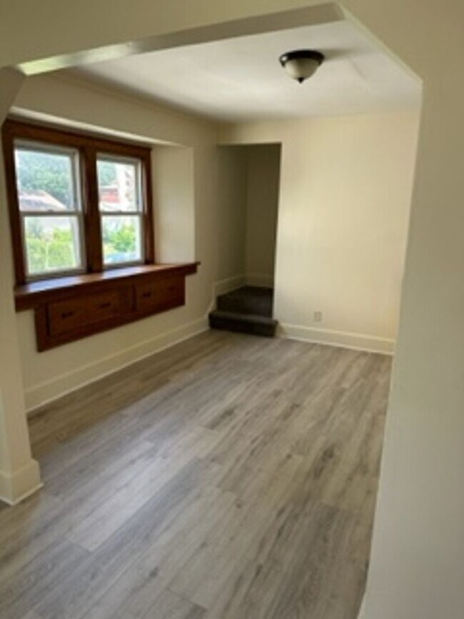 Foto del edificio - 2 bedroom & 1 bathroom House in Kenmore