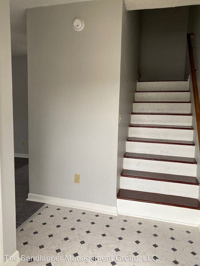 Building Photo - 3 br, 1.5 bath House - 6895 Shahid Row